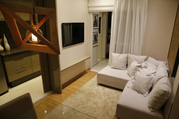 Comment transformer votre salon en studio avec l'équipement audio approprié